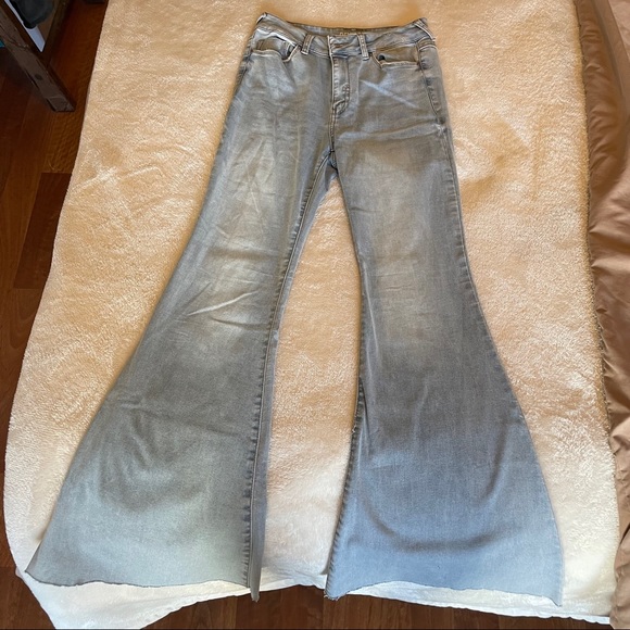 Lightwash Wide Flare Jeans - Picture 2 of 3